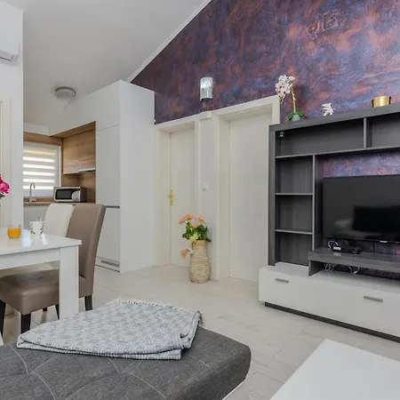 Apartament Lucica Vir