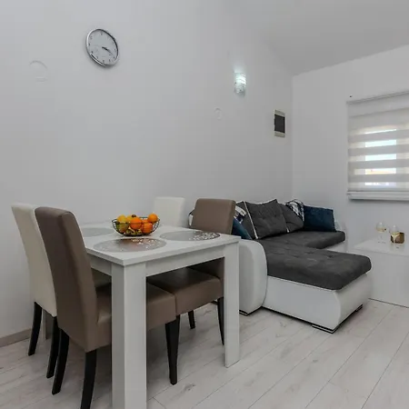 Apartament Lucica