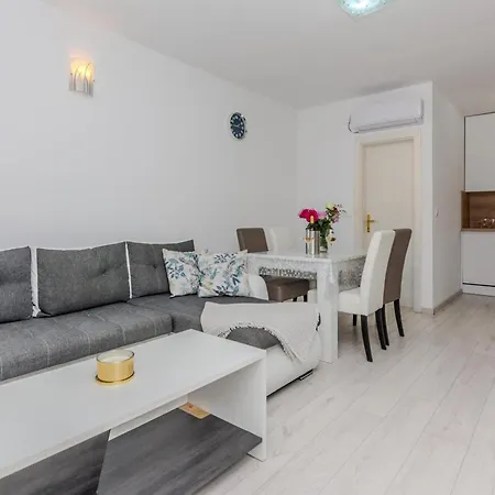 Apartament Lucica