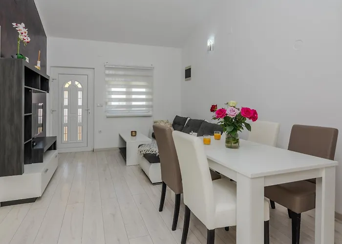 아파트 Lucica 비르