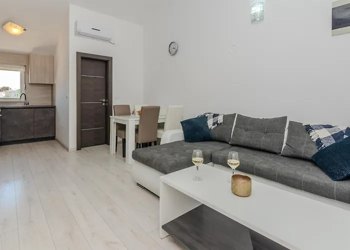 Lucica 아파트 비르