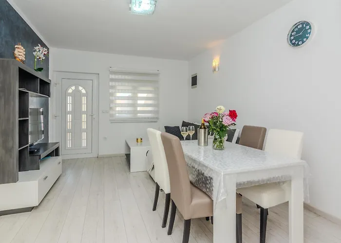 Lucica 아파트 비르