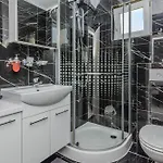 Lucica Apartman *