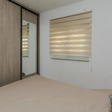 Apartment Lucica *