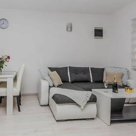 Apartament Lucica Vir