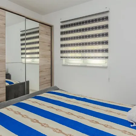 Lucica Apartment *