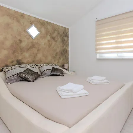 Apartment Lucica