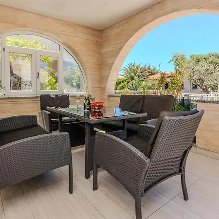 Apartment Lucica *