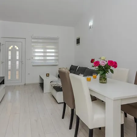 Apartment Lucica Vir