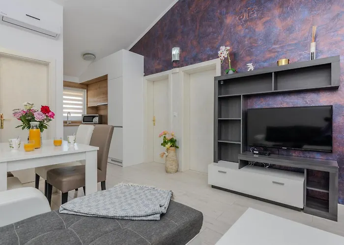 شقة Lucica فير